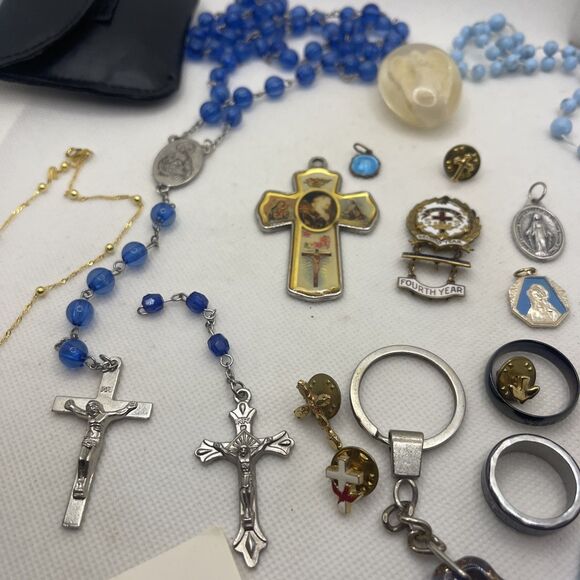 Vintage Rosaries, Crosses, Rings, Token, Key Chain, Pins, Bracelet Religious Lot - Picture 12 of 13